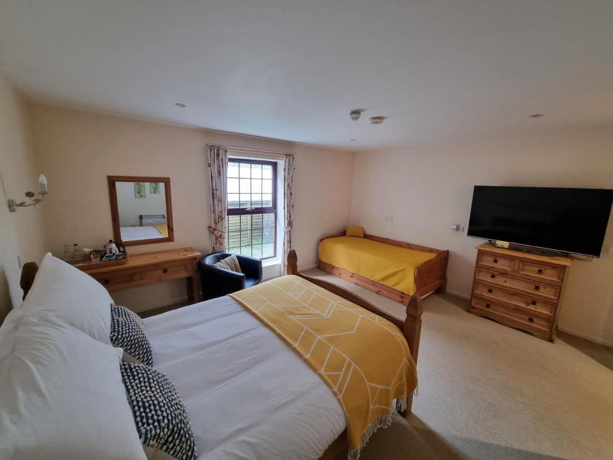 Zucchini Hotel Truro Extérieur photo